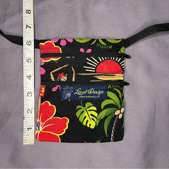 Local Design made in Hawaii tropical pattern mini crossbody bag - Picture 3 of 3